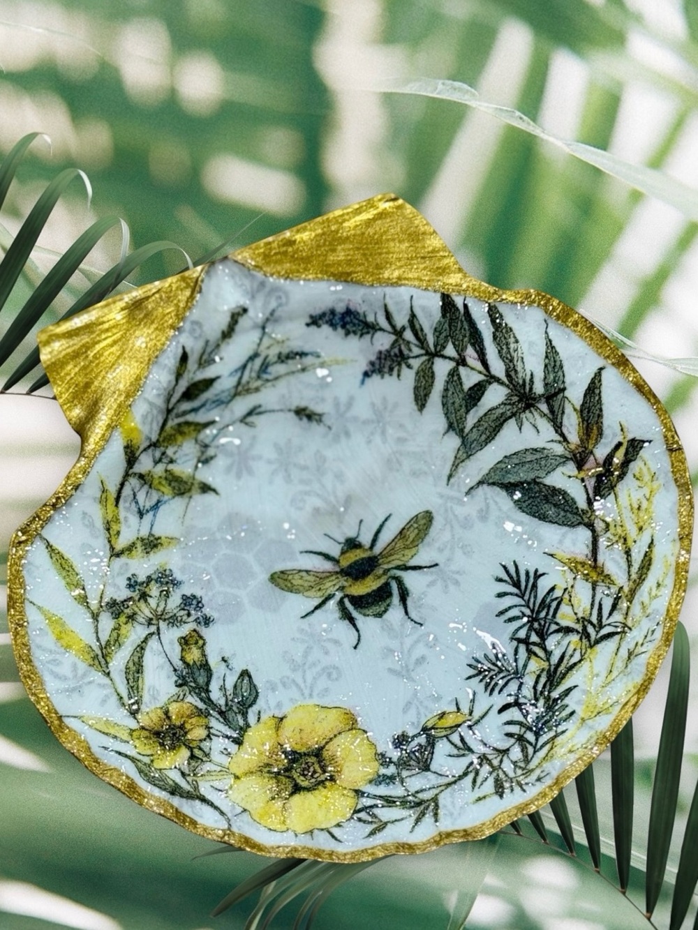 Hand Crafted Bee Trinket Shell Dish White 5"